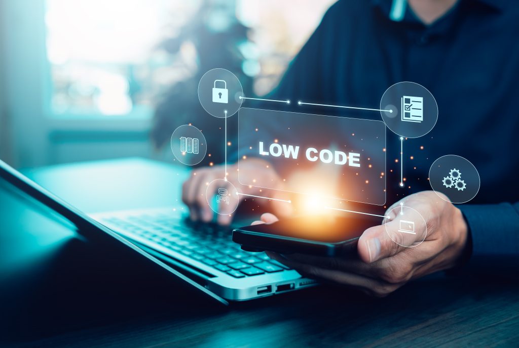 Mehr Flexibilität und Kontrolle durch Low-Code in der Industrieautomatisierung