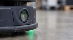 Autonomer Roboter nutzt künstliche Wahrnehmung und Sensoren zur Erfassung seiner Umgebung