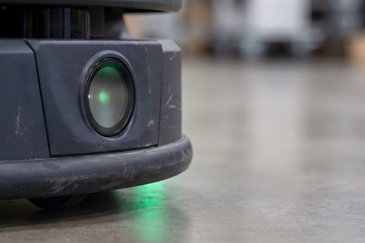 Autonomer Roboter nutzt künstliche Wahrnehmung und Sensoren zur Erfassung seiner Umgebung